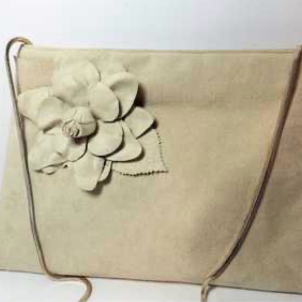 Vintage Reva Cream Suede Floral Clutch | 1970s Elegance